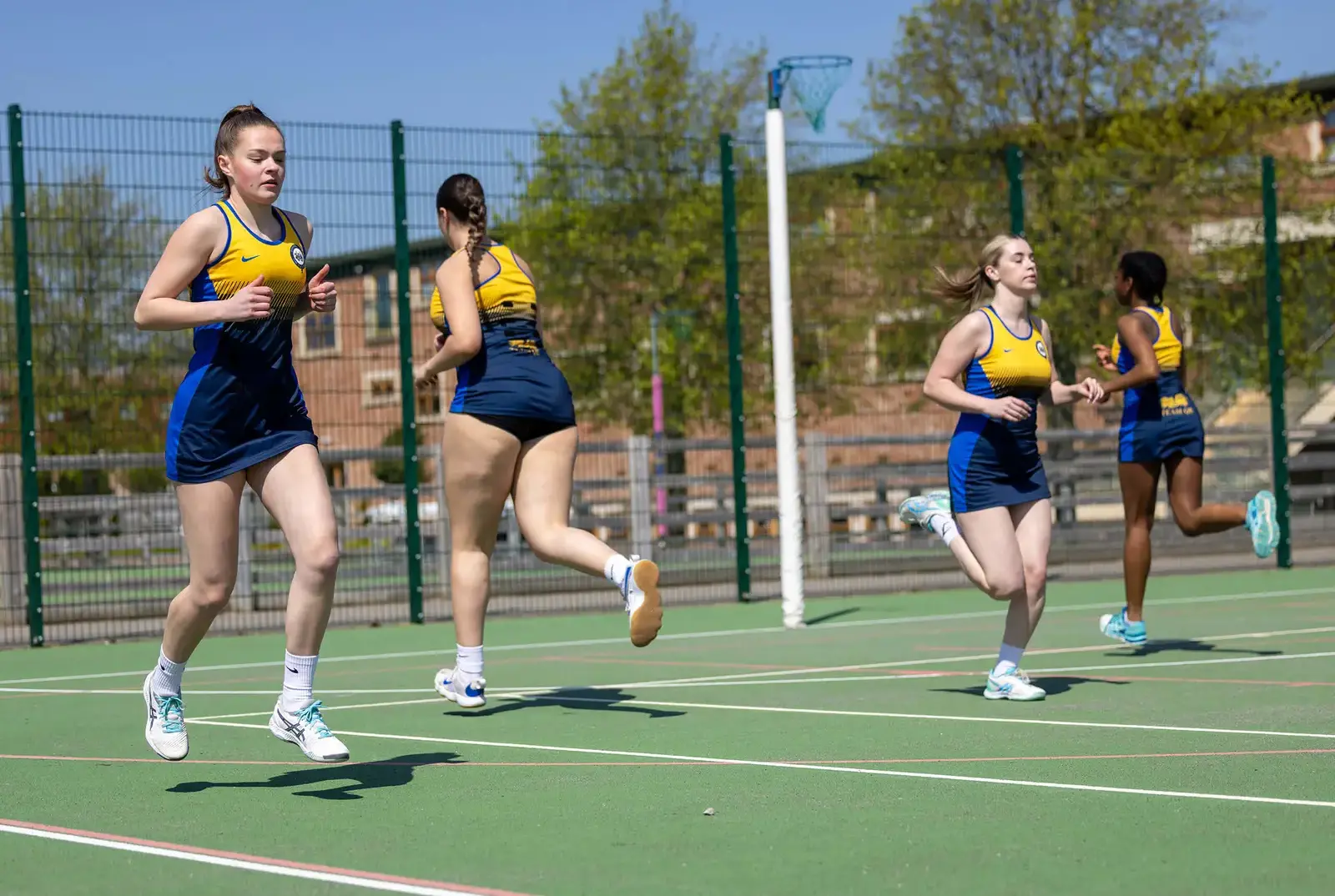 QE pupils playing netball